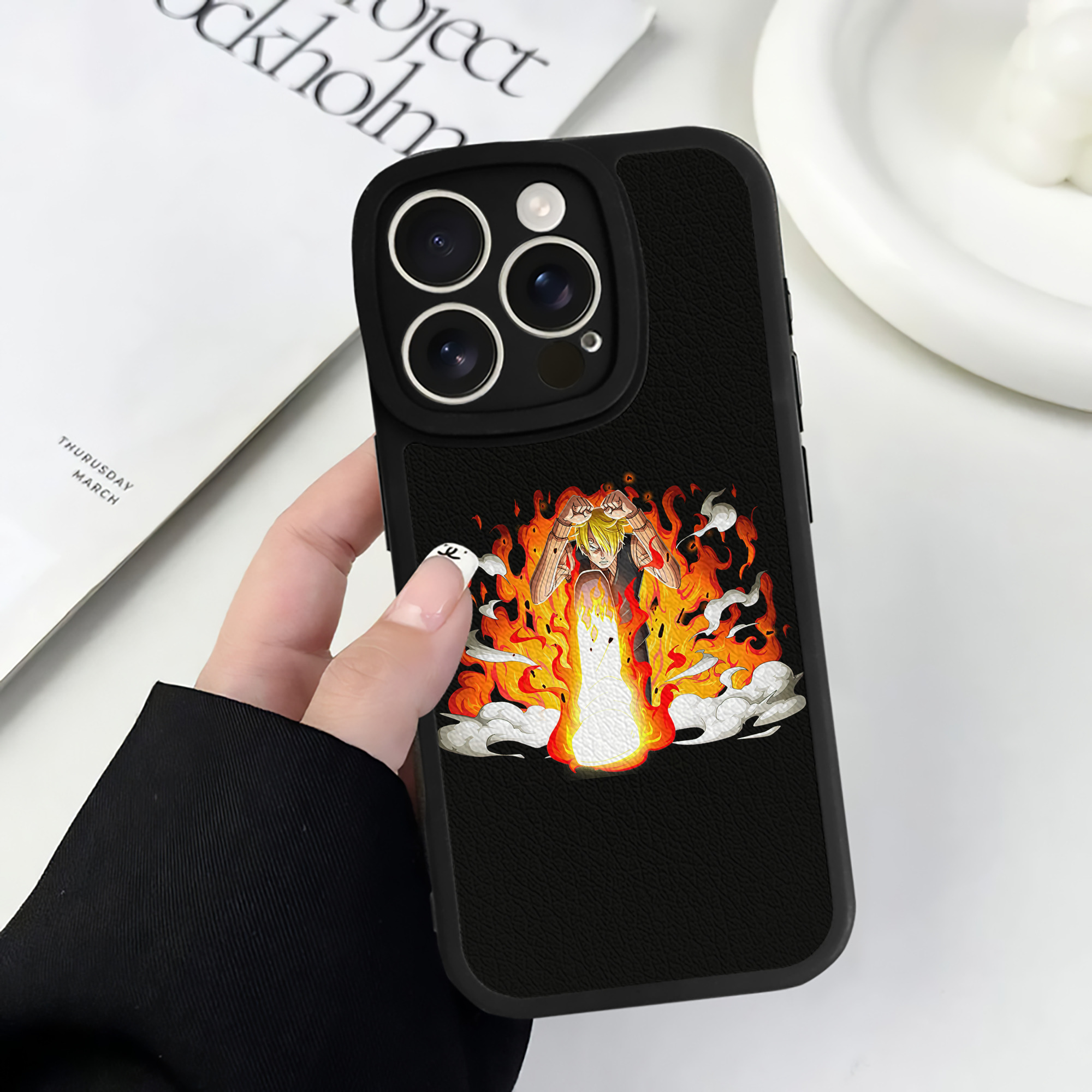 （画像用） ワンピース サンジ ONE PIECE Sanji 【iPhone 16シリーズ対応】シリコンスマホケース（レザー調） 材質：シリコン